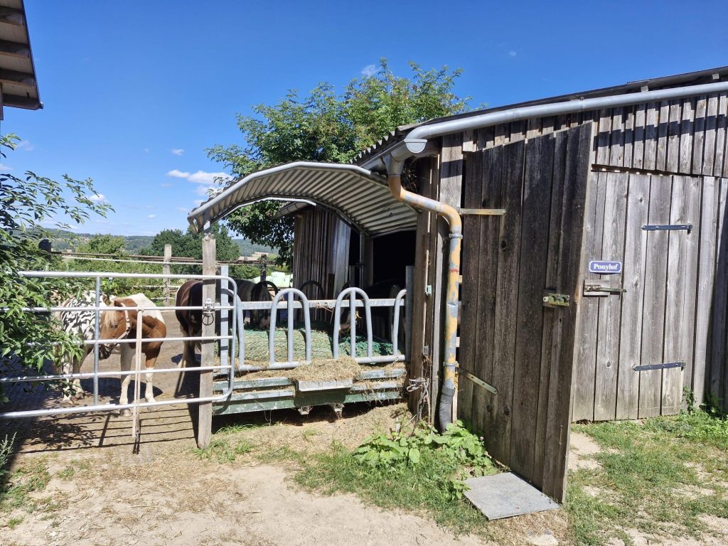 Ponystall außen